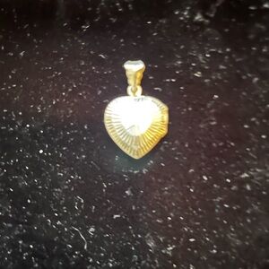 Silver  Heart - Classic Heart Detail